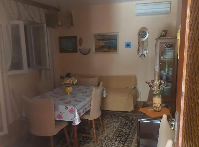 Family With Terrace 公寓 茨雷斯